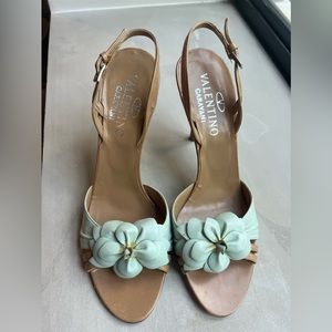 Valentino sling back nude with blue flowers size 8.5 shoes
